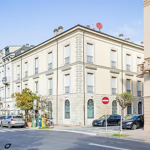 https://elena-house-platinum-apartment.it-tuscanyhotel.com
